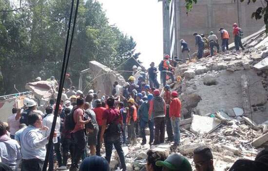 Autoridades mexicanas estimam que 50 pessoas continuam soterradas após terremoto