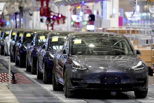 Tesla faz recall de quase 1,1 milhão de carros elétricos nos EUA