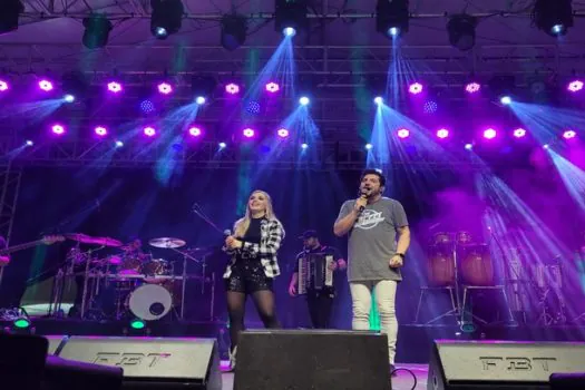 Thaeme e Thiago marcam primeiro dia de Arraial Solidário em show com 10 mil pessoas