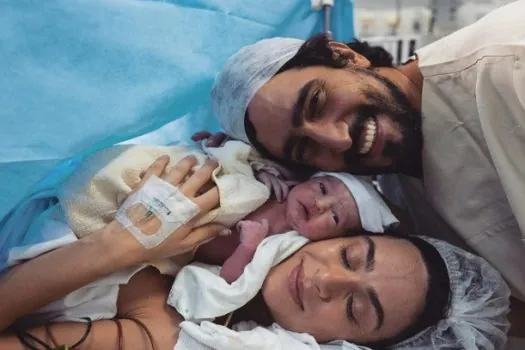 Thaila Ayala e Renato Góes anunciam nascimento da filha Tereza: ‘Meu milagre’