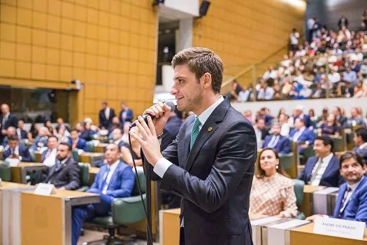 Thiago Auricchio alerta Governador para aplicação da lei de proteção à gestante no Estado