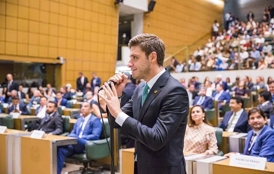 Thiago Auricchio alerta Governador para aplicação da lei de proteção à gestante no Estado