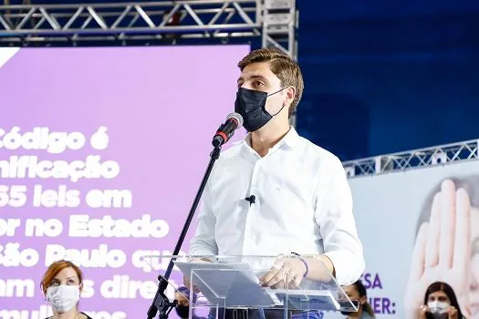 Thiago Auricchio pede distribuição do Código Paulista de Defesa da Mulher pelo Estado