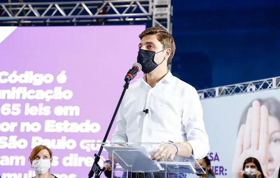 Thiago Auricchio pede distribuição do Código Paulista de Defesa da Mulher pelo Estado