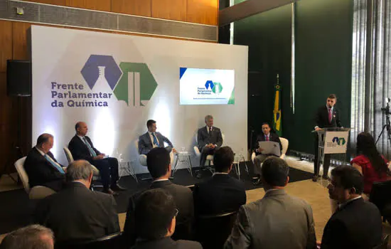 Thiago Auricchio prestigia relançamento da FPQuímica em Brasília