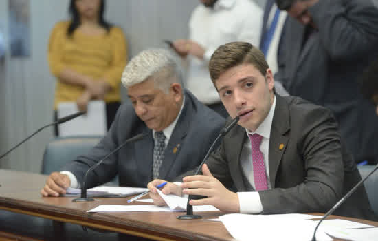 Thiago Auricchio pleiteia cumprimento de lei que suspende corte de luz