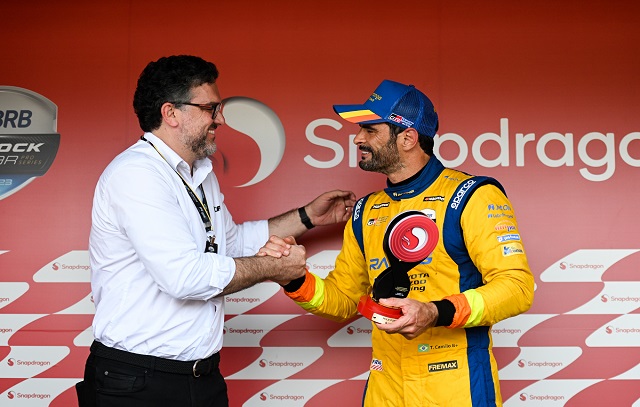 Thiago Camilo crava pole position na Stock Car em Tarumã