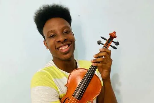 Aluno da FASCS, violinista quer se especializar no ensino de música na Alemanha