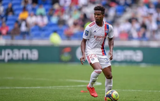 Thiago Mendes renova com o Lyon até 2025 e adia retorno ao futebol brasileiro