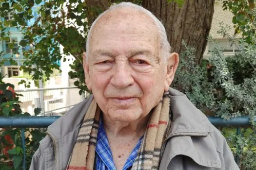 Veterano de guerra aos 15 anos, sobrevivente do Holocausto conta sua história de esperança