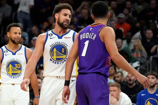 Booker provoca, tira Thompson do jogo e lidera vitória dos Suns sobre os Warriors