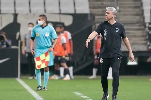 Corinthians anuncia demissão de Tiago Nunes