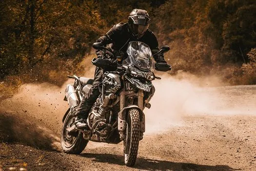 Testes do protótipo oficial da nova Triumph Tiger 1200 já estão nos estágios finais