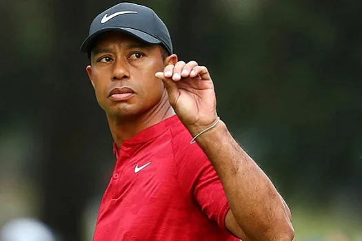 Tiger Woods retorna ao golfe um ano após grave acidente de carro