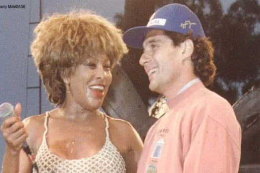 Tina Turner cantou para Ayrton Senna e se declarou fã do piloto brasileiro: ‘O melhor!’