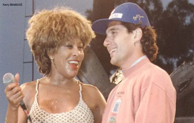 Tina Turner cantou para Ayrton Senna e se declarou fã do piloto brasileiro: ‘O melhor!’