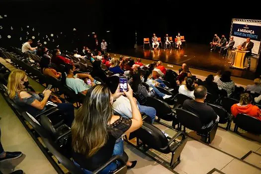 Tite Campanella recebe contemplados do Programa Bolsa Trabalho