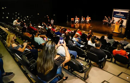 Tite Campanella recebe contemplados do Programa Bolsa Trabalho