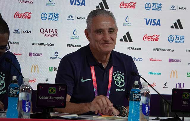 Tite não confirma os substitutos de Neymar e Danilo