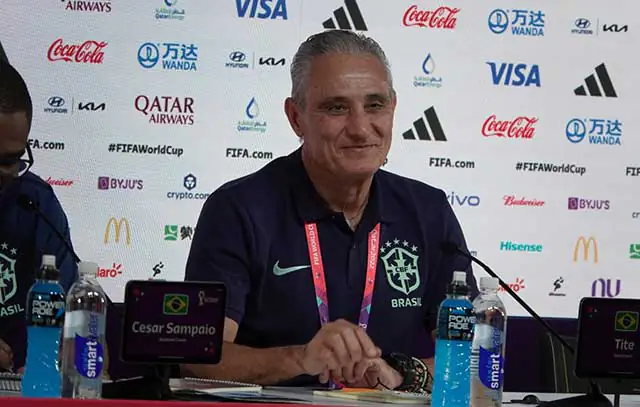 Tite não confirma os substitutos de Neymar e Danilo