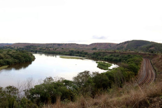 Nível do Rio Doce sobe e Governador Valadares emite alerta