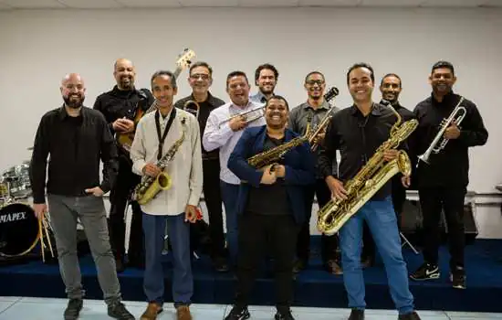 Toddy Murfi Bigband faz show em Diadema