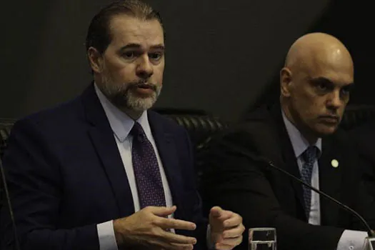 Senadores já falam em impeachment de Toffoli e Moraes