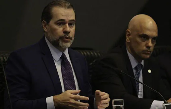 Senadores já falam em impeachment de Toffoli e Moraes