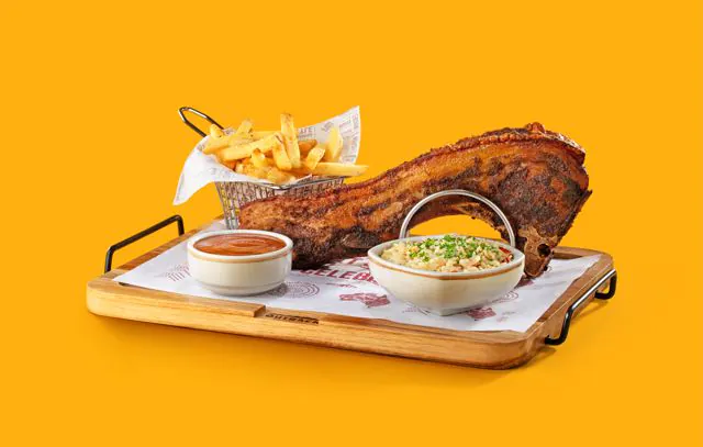 Outback apresenta o Tomahawk: grandioso corte suíno e ideal para compartilhar