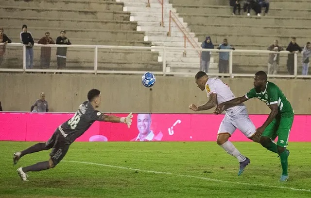 Tombense vence Chapecoense por 4 a 2 e deixa zona de rebaixamento da Série B