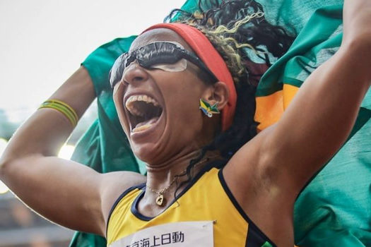 Paralimpíada: Silvânia Costa é ouro no salto em distância