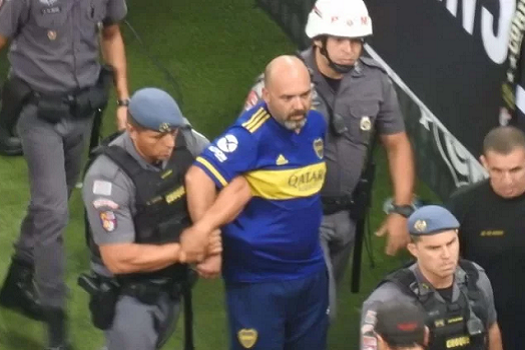 Torcedor do Boca Juniors preso por racismo é liberado após pagar fiança