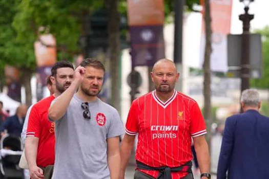 Paris vive clima de festa com torcedores de Liverpool e Real Madrid nas ruas