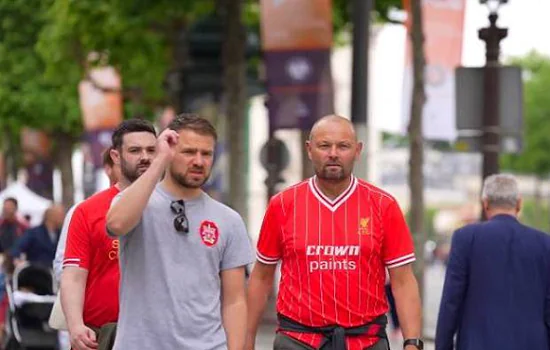 Paris vive clima de festa com torcedores de Liverpool e Real Madrid nas ruas