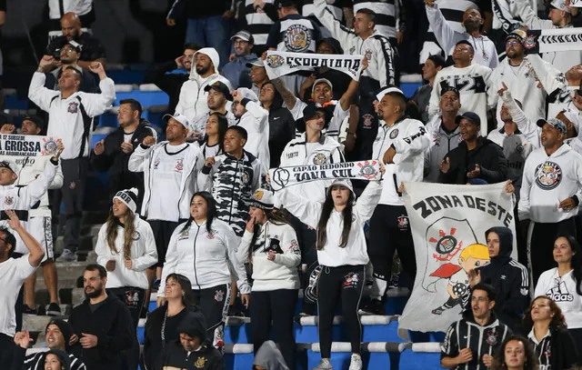 Torcedor do Corinthians morre após ser atingido por rojão antes de derrota para o Remo