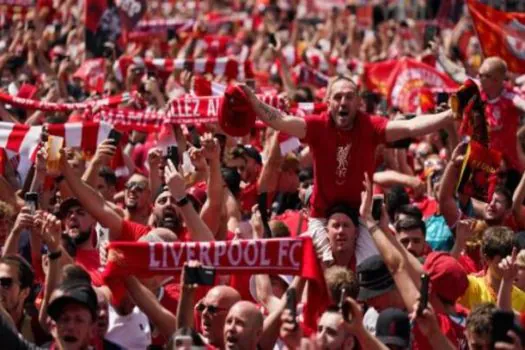 Liverpool admite restrições da torcida, mas tocará hino em homenagem ao Rei Charles III