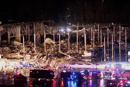 Tornado atinge vários Estados dos EUA; no Kentucky pode ter ao menos 50 mortes