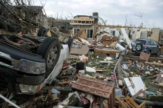 Tornados e tempestades matam 21 nos EUA