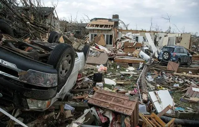 Tornados e tempestades matam 21 nos EUA