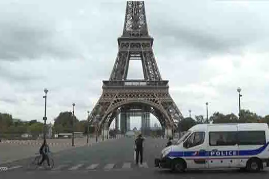 Torre Eiffel é esvaziada nesta quarta-feira; mídia fala em ameaça de bomba