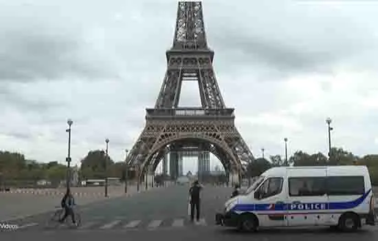 Torre Eiffel é esvaziada nesta quarta-feira; mídia fala em ameaça de bomba