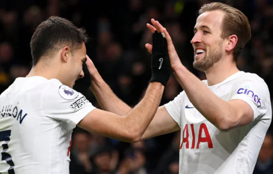 Kane faz dois e Tottenham massacra Everton na Premier League