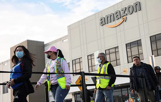 Trabalhadores da Amazon em NY votam para formar o 1º sindicato da empresa nos EUA