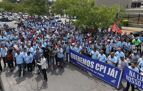 Trabalhadores da Ford São Bernardo fazem manifestação em frente à Alesp