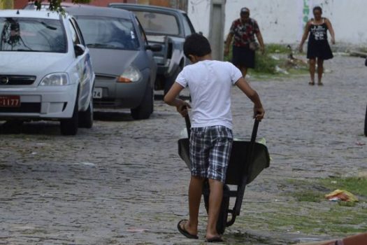 Trabalho infantil recua 14,6% em um ano, segundo dados do IBGE