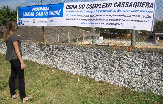 Trabalho socioambiental orienta população sobre obras no córrego Cassaquera