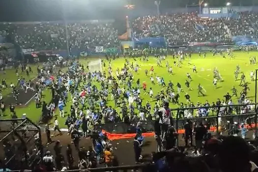 Fifa descarta punir Indonésia por tragédia que matou 131 pessoas em estádio