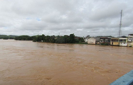 Transbordamento de rios provoca alertas no noroeste do estado do Rio