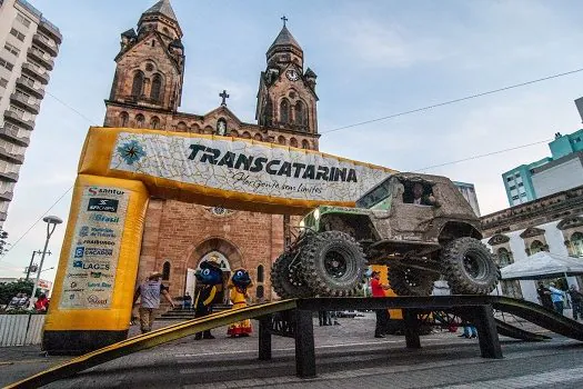 Transcatarina faz a festa em sua passagem por Lages