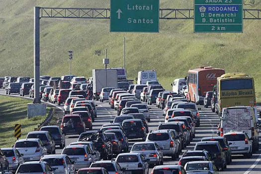 Rodovia Castello Branco tem tráfego lento no sentido da Capital e Interior